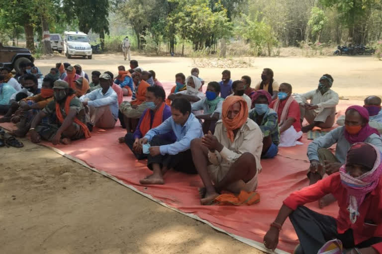 Meeting of forest workers and fire guards in Balrampur