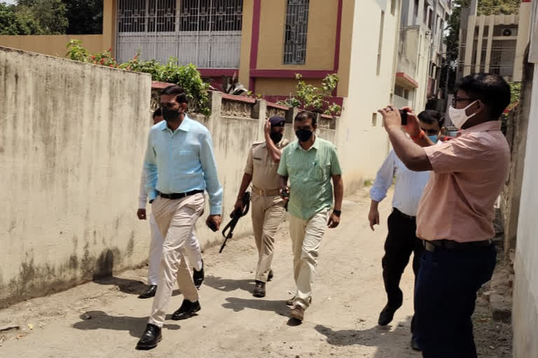 Deputy Commissioner Chitra Ranjan inspected the Containment Zone in Ranchi