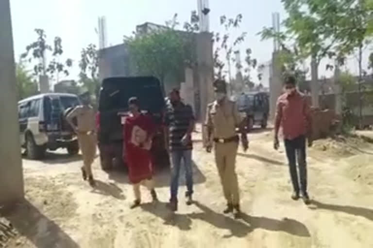 साक्ष्यों को जुटा रही पुलिस.