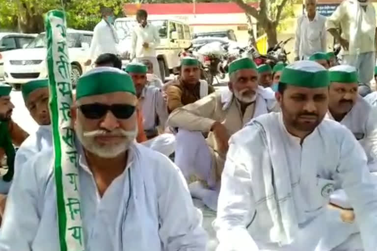 راکیش ٹکیت پر ہوئے حملے کے خلاف کسانوں کا احتجاج