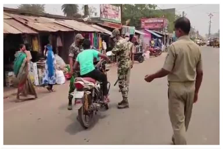 ନବରଙ୍ଗପୁରରେ ମାସ୍କ-ହେଲମେଟ ଚେକିଂ, 23 ହଜାରରୁ ଉର୍ଦ୍ଧ୍ବ ତଣ୍ଡ ଆଦାୟ