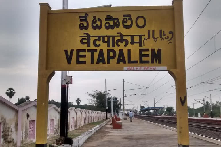 oods train  ഗുഡ്‌സ് ട്രെയിന്‍  ആറുവയസുകാരി  അപകടം  railway Track