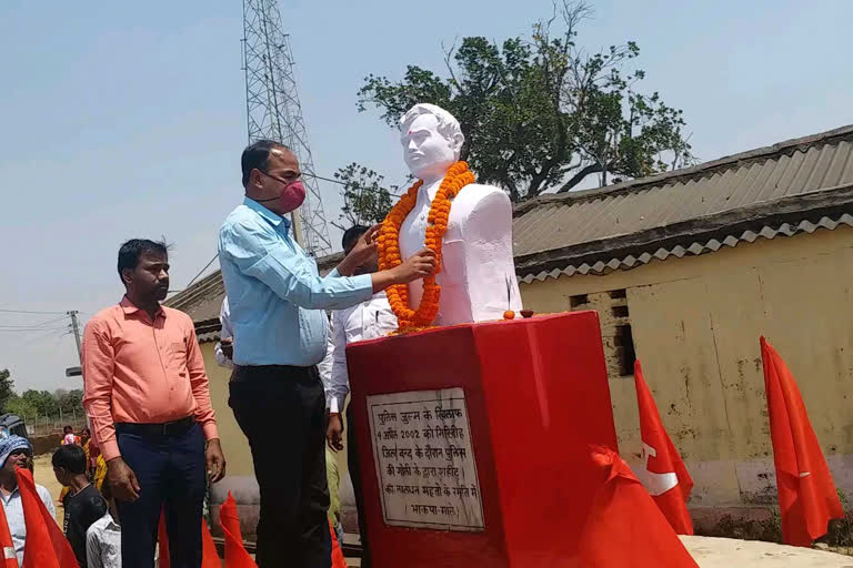 tribute paid to martyr comrade laldhan mahato in giridih