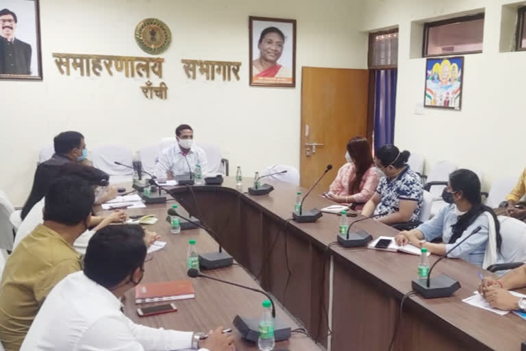 Deputy Commissioner holds meeting with private hospital in ranchi