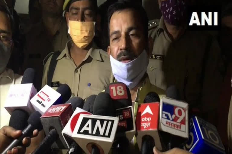 UP CM announces ex-gratia for kin of Head Constable killed in Chhattisgarh Naxal attack  UP CM announces ex-gratia  Head Constable killed in Chhattisgarh Naxal attack  Chhattisgarh Naxal attack  Naxal attack  നക്സല്‍ ആക്രമണത്തില്‍ കൊല്ലപ്പെട്ട സൈനികന്‍റെ കുടുംബത്തിന് 50 ലക്ഷം ധനസഹായം പ്രഖ്യാപിച്ച് ഉത്തര്‍പ്രദേശ് സര്‍ക്കാര്‍  നക്സല്‍ ആക്രമണം  സൈനികന്‍റെ കുടുംബത്തിന് 50 ലക്ഷം ധനസഹായം  ഉത്തര്‍പ്രദേശ് സര്‍ക്കാര്‍  യോഗി ആദിത്യനാഥ്