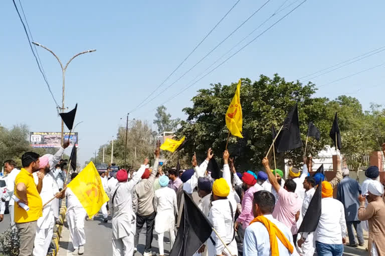 farmers surround Parliament