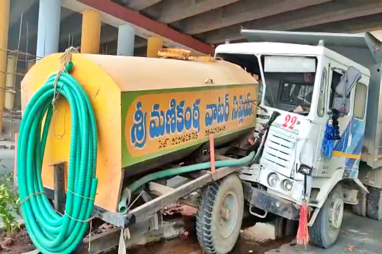 tipper hits water tractor tanker at patancheru and one man died