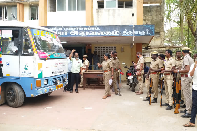 voting machines dispatch to all constituencies in Thiruvarur,திருவாரூரின் அனைத்து தொகுதிகளுக்கும் வாக்குப்பதிவு இயந்திரங்கள் அனுப்பிவைப்பு