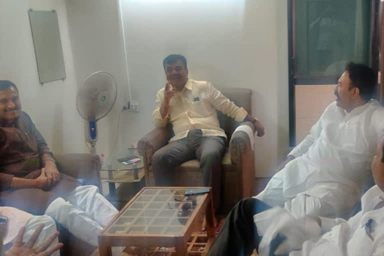 Secret meeting between BJP MP Nimbalkar and MLA Sanjay Mama Shinde through Kalyanrao Kale