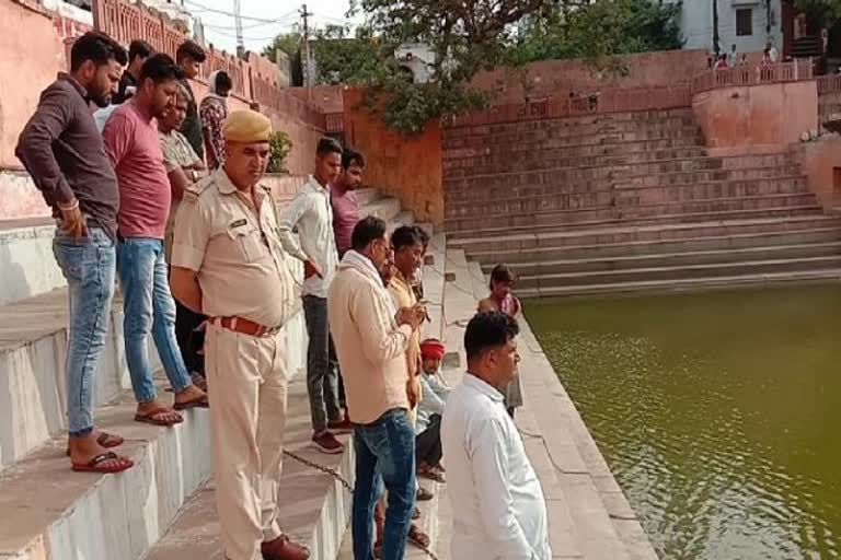 Dead body of a woman  Dead body found floating in the pool  कामां न्यूज  भरतपुर न्यूज  Bharatpur News  Kaman News