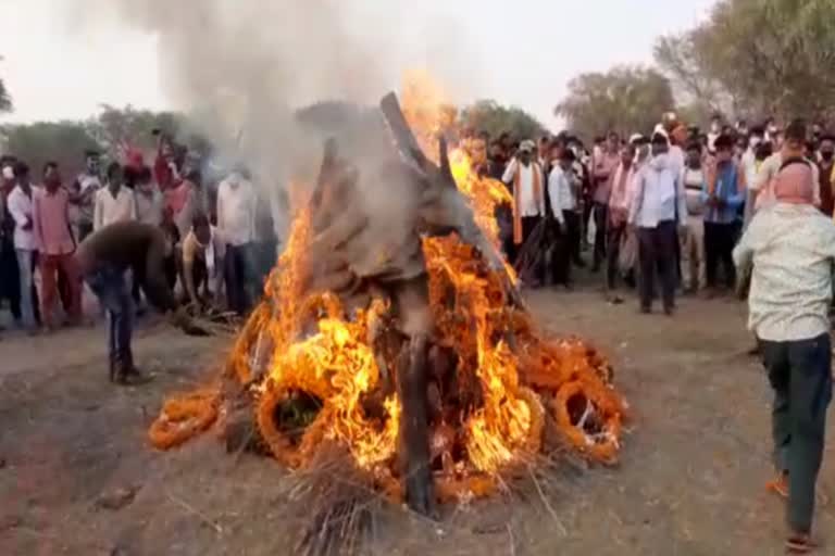 martyr-jagat-ram-kanwar-was-cremated-with-state-honors-in-rajnandgaon