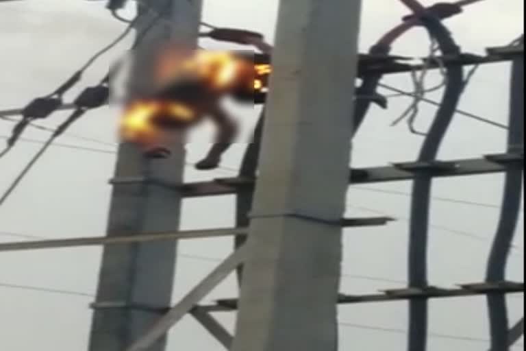 faridabad-a-fire-broke-out-in-the-body-of-a-young-man-due-to-electric-current