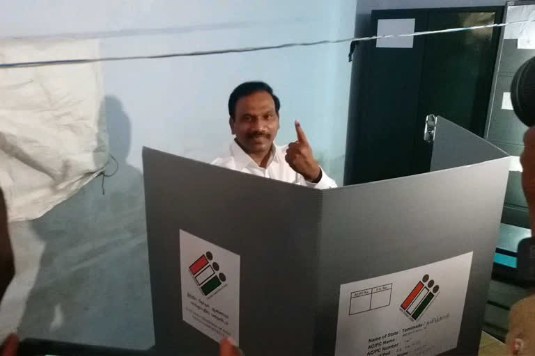 A rasa cast his vote