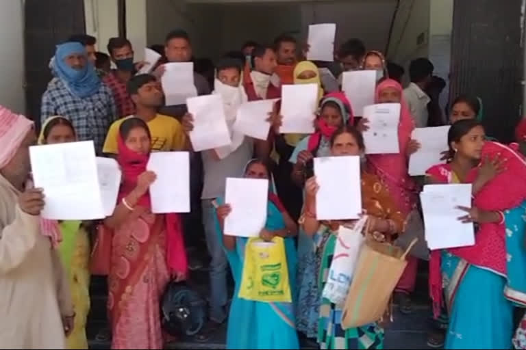 district supply department accused of rigging in the ration card production in chatra