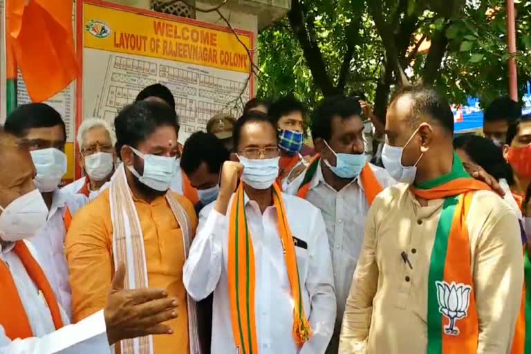 central-minister-kishan-reddy-bjp-party-flag-hoisting-at-erragadda