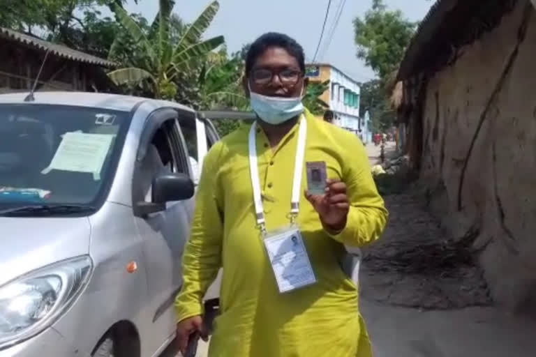 bengal election 2021 Trinamool candidate Alok Jaldata cast his vote in booth no 176 Raidighi assembly