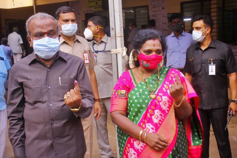 telangana-governor-tamilisai-voted-in-the-tamil-nadu-elections