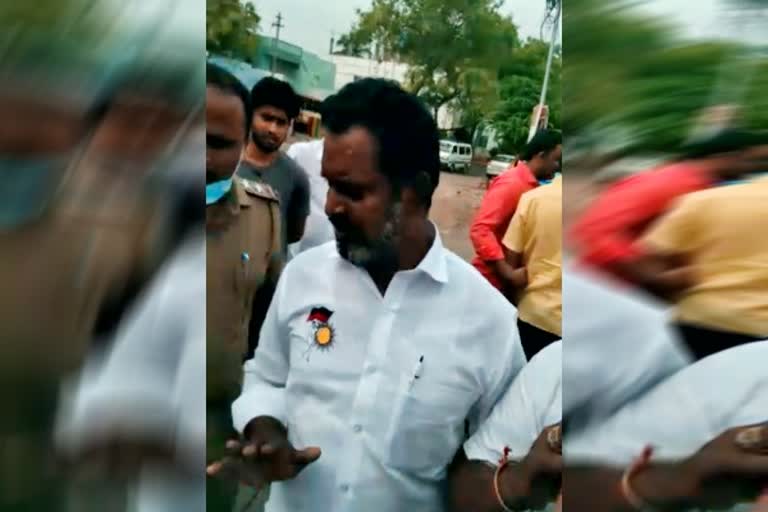 பணப்பட்டுவாடா செய்த திமுக  பணப்பட்டுவாடா  திமுக பணப்பட்டுவாடா  திமுகவினர் காவல்நிலையத்தில் ஒப்படைப்பு  DMK Money Distributing Arrest In Coimbatore  DMK Money Distributing  DMK Distributing Money