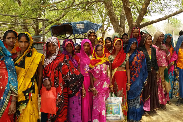 Tribal women plead in Sheopur, not getting nutritious food