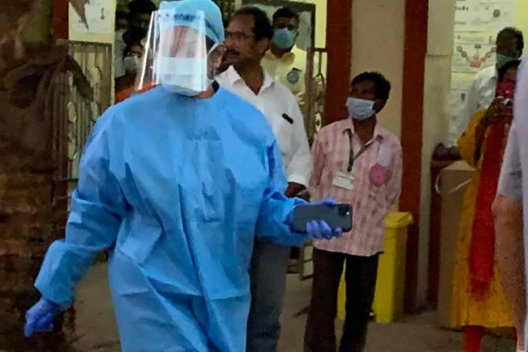 Kanimozhi wearing ppe kit for voting