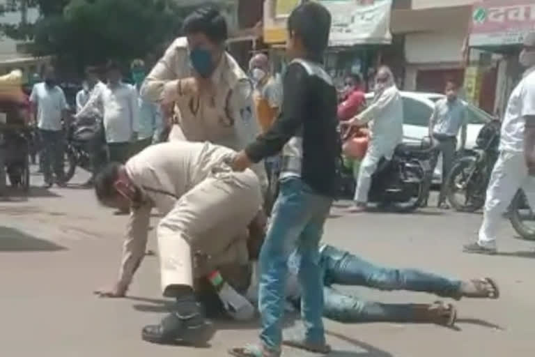 Mask-less man thrashed by 2 cops in Indore; both suspended