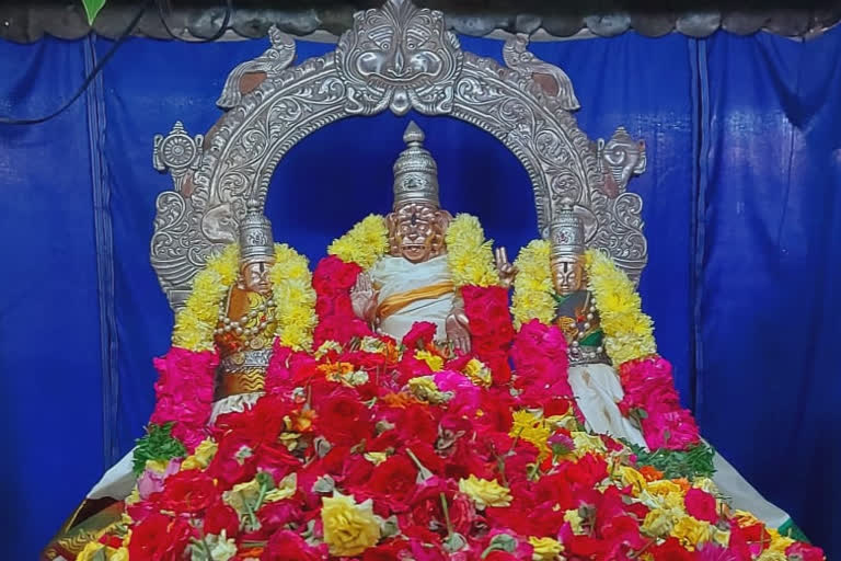 sri lakshmi narasimha swamy laksha pushparchana, yadadri temple