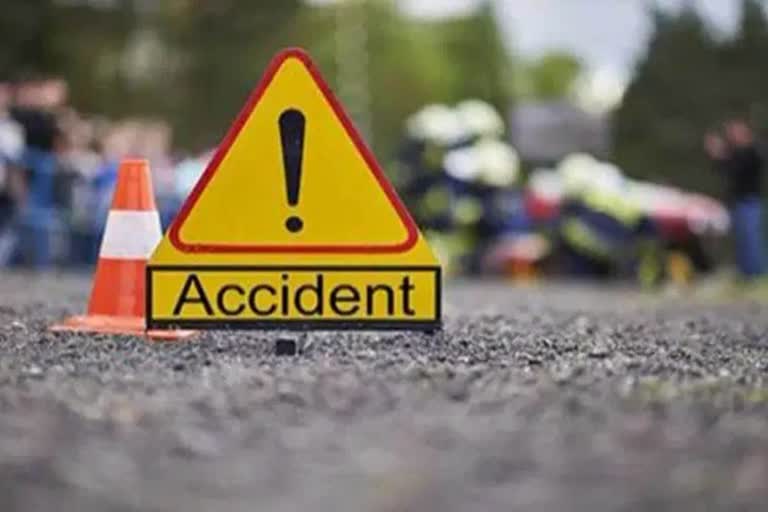 2 dead as oil tanker falls into gorge in J&K's Reasi  ജമ്മുകശ്മീര്‍  ഓയിൽ ടാങ്കർ  ശ്രീനഗര്‍