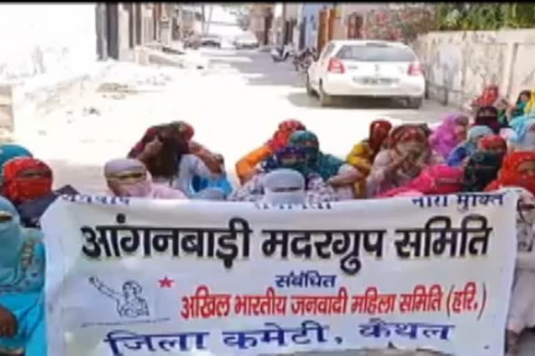 kaithal-the-women-of-the-mother-group-cooking-in-the-anganwadi-protest