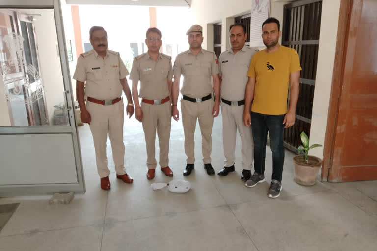 karnal-an-accused-with-illegal-country-pistol-arrested