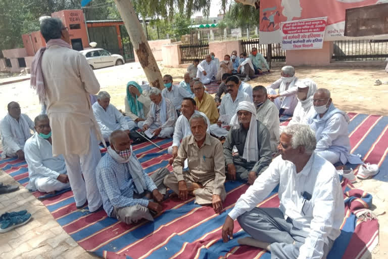 Bhiwani Retired Employees Union protested against their demands