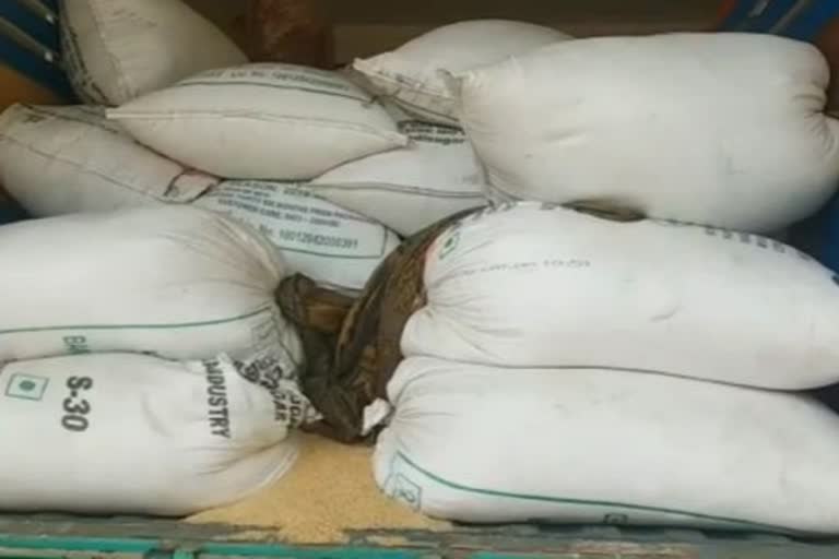 20-tonnes-of-ration-rice-seized-in-thoothukudi