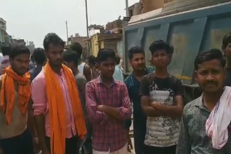 local people block the road due to road accident in bhagalpur