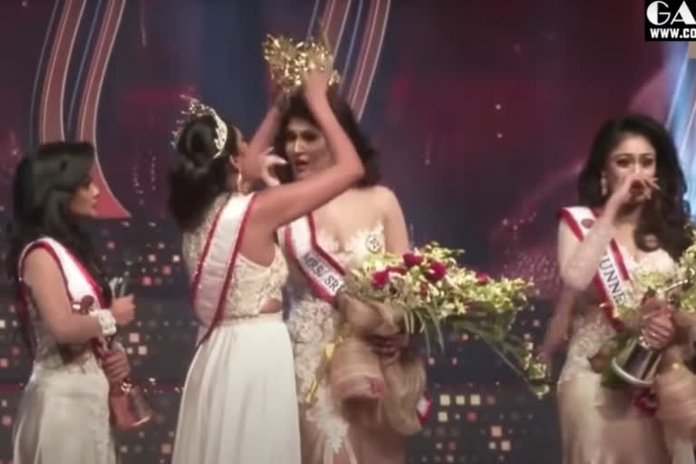 Mrs world 2019 snatches sri lanka pageant winner's crown off her head, video gets viral