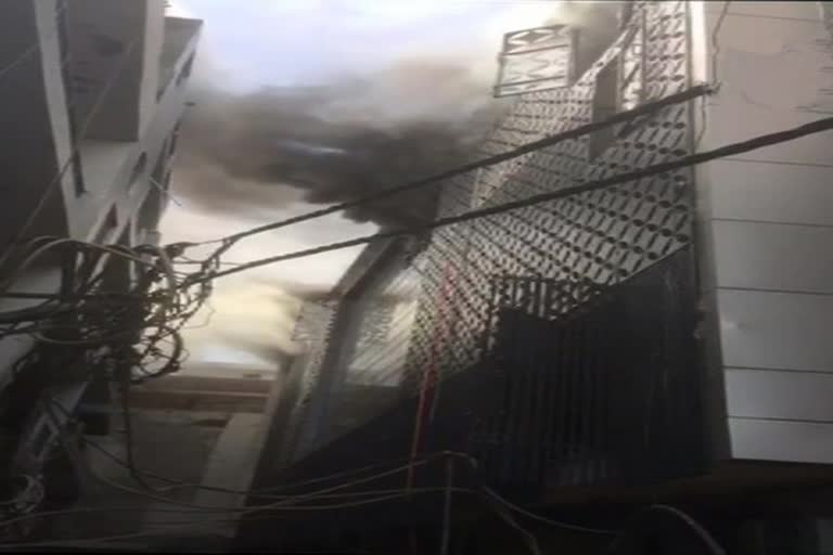 Fire breaks out in a factory near MTNL office in Damodar Park