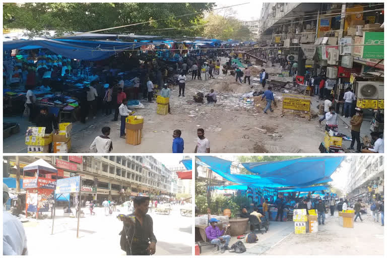 crowd in nehru place market