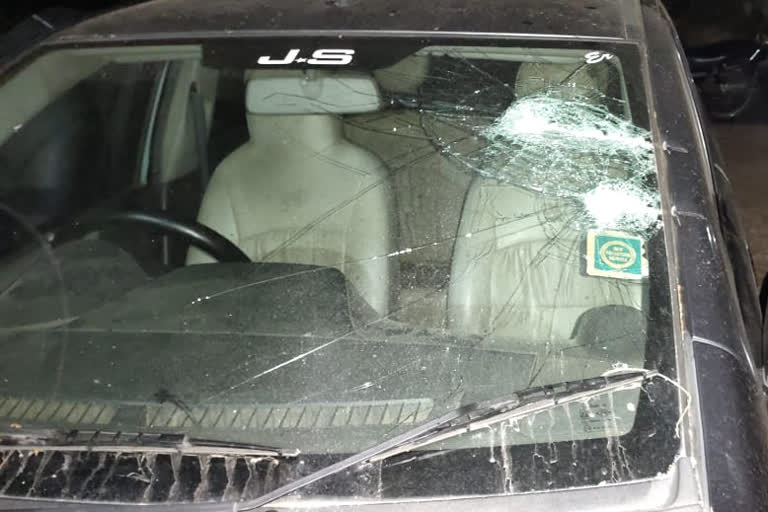 unidentified persons attacked sabarimala car in pollachi