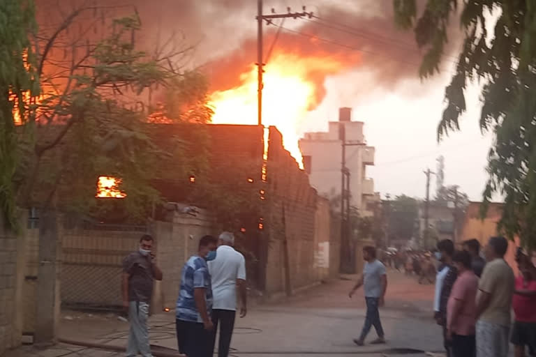 टिम्बर फैक्ट्री में लगी भीषण आग , Fire in timber factory