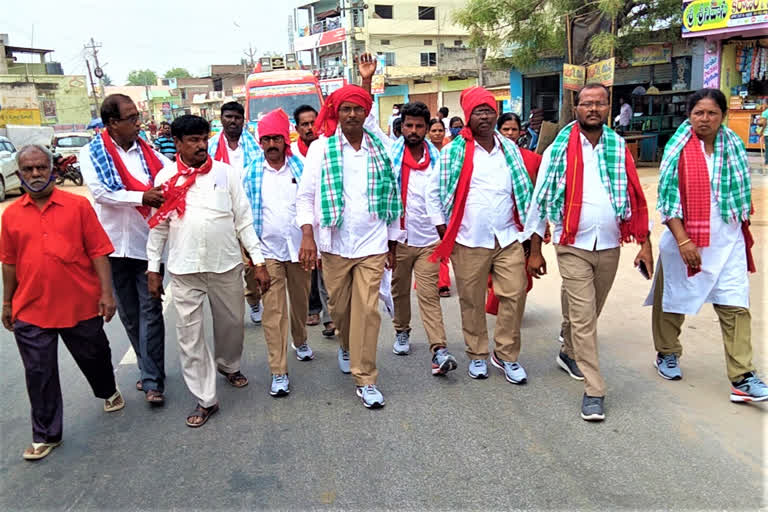 CPM leaders march