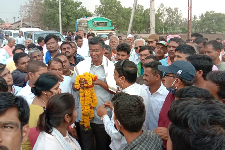 sathish jarakiholi campaigns in gokak