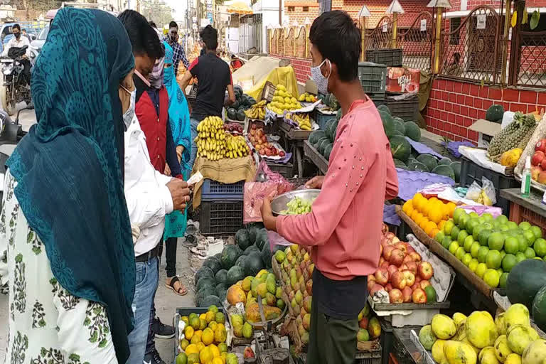 raising-fruit-prices-in-market