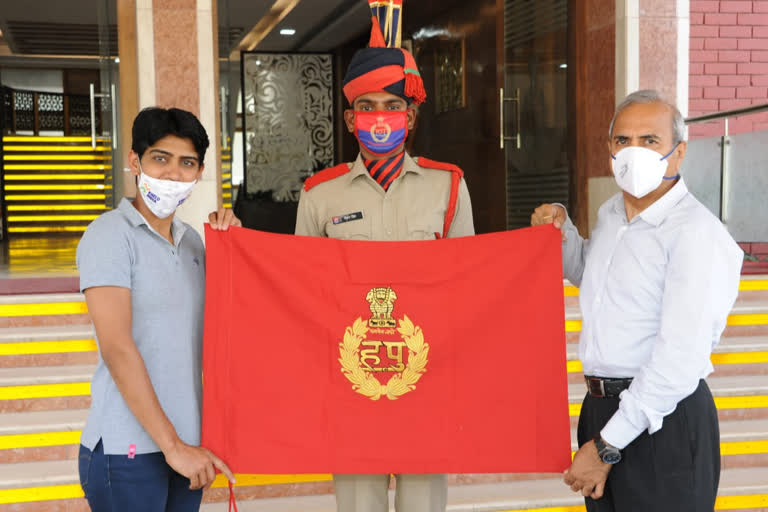 Panchkula Mountaineer Anita Kundu meets DGP Manoj Yadav