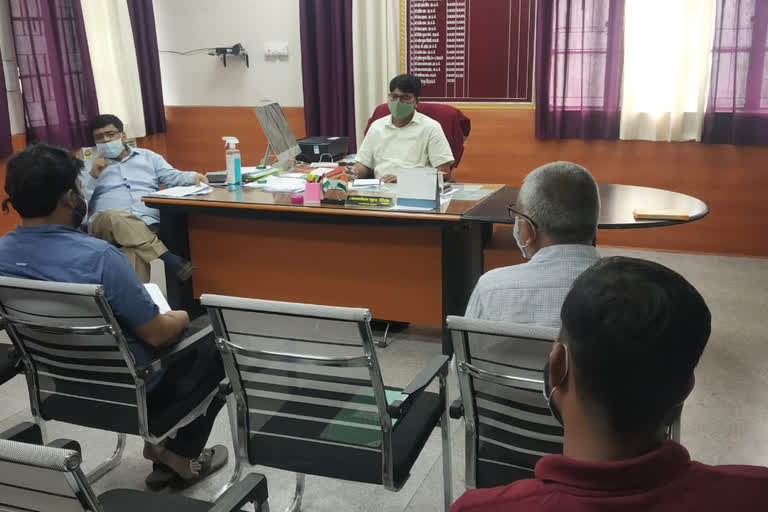 DDC holds meeting with private nursing home operators in pakur