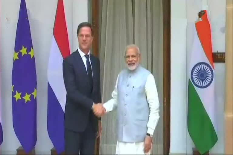 modi meets netherlands PM