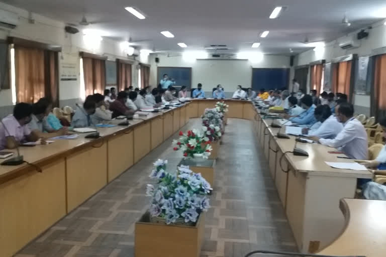 अलवर जिला स्तरीय अधिकारियों की समीक्षा बैठक, Review meeting of Alwar district level officials