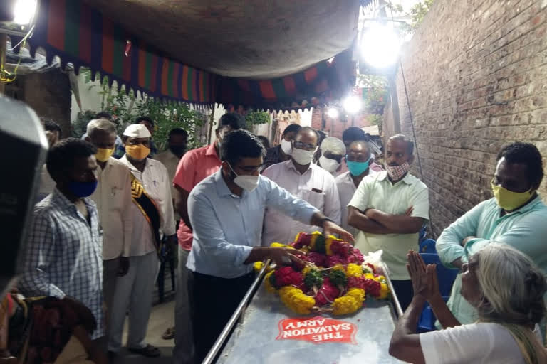 The body  of a teacher reached to tenali who died in the election duties