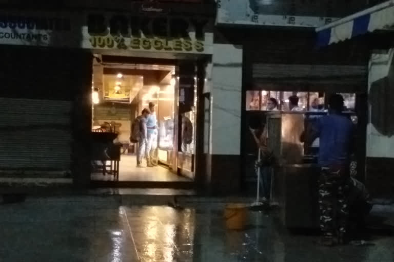 many-shops-remained-open-after-8-pm-in-ramgarh