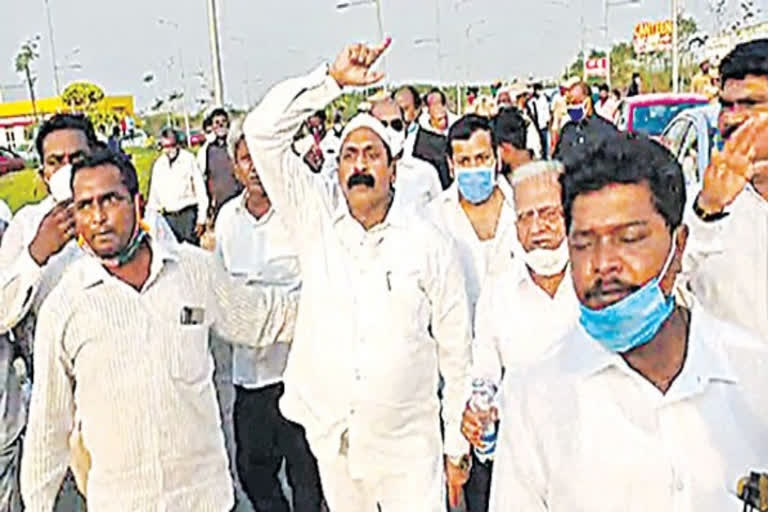 హైకోర్టు న్యాయవాదుల సమావేశం రసాభాస