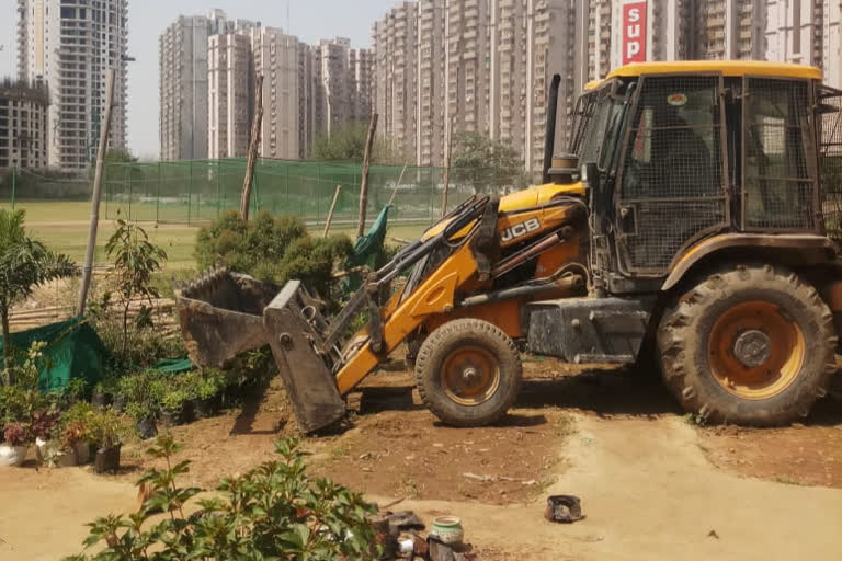 noida authority action  illegal building and land in noida  illegal buildings in ncr  नोएडा प्राधिकरण की कार्रवाई  अवैध निर्माण के खिलाफ एक्शन