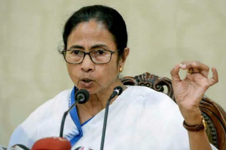 EC issues notice to Mamata Banerjee for remarks on central forces