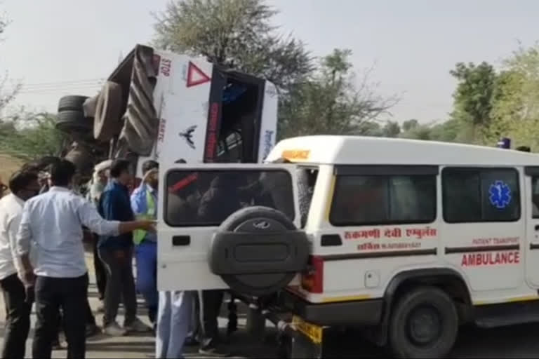 Roadways bus overturned in Dausa, रोडवेज बस पलटने से यात्री घायल